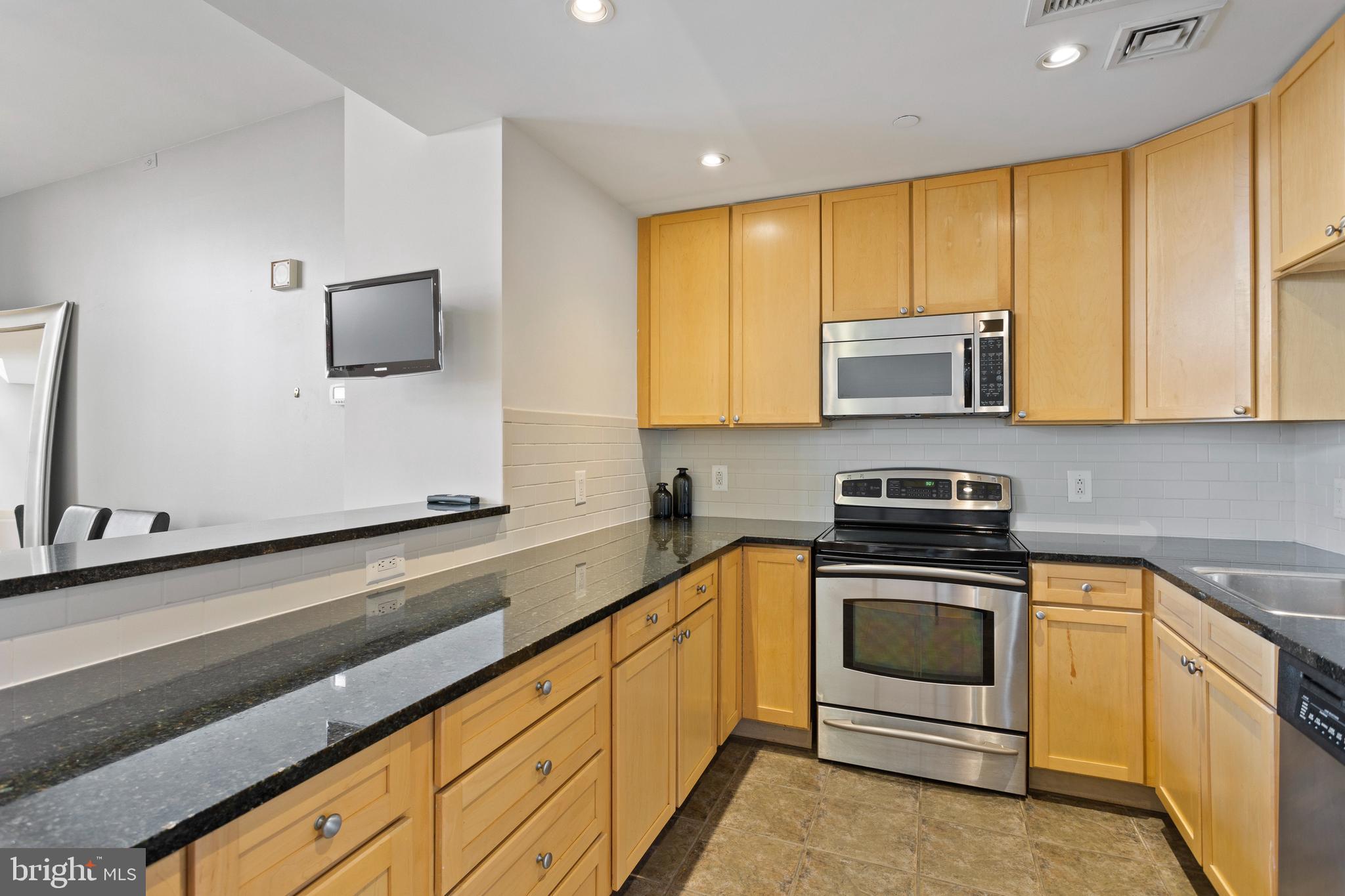 111 South 15th Street, Unit P302 Philadelphia, PA 19102 - Photo 6 of 31