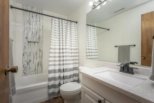 $1,075,000 | 3307 Island Drive Northeast, Alexandria, MN 56308