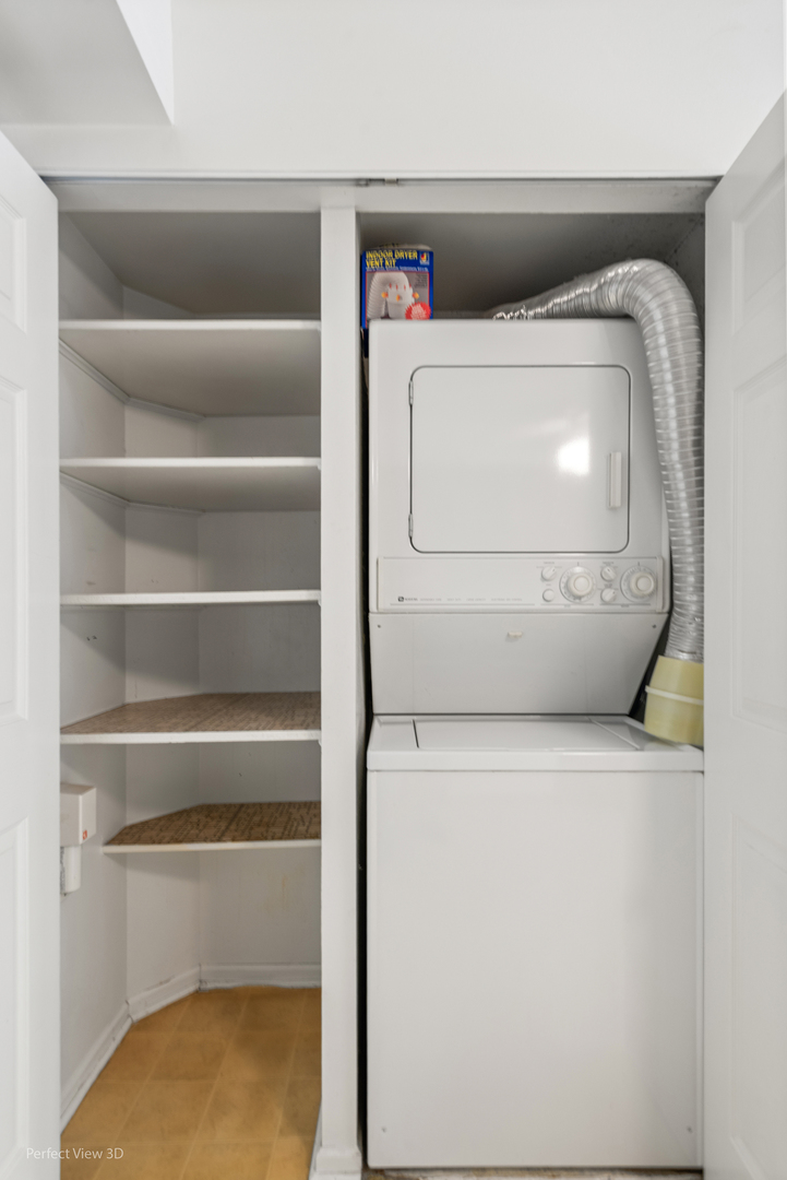 150 Lake Boulevard, Unit 125 Buffalo Grove, IL 60089 - Photo 23 of 30 a utility room with dryer and washer