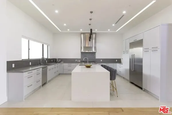 $22,000 | 748 North Detroit Street, Los Angeles, CA 90046