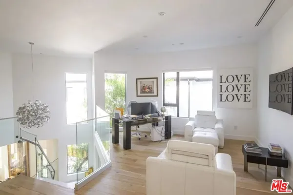 $22,000 | 748 North Detroit Street, Los Angeles, CA 90046