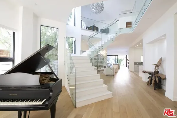 $22,000 | 748 North Detroit Street, Los Angeles, CA 90046