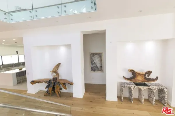 $22,000 | 748 North Detroit Street, Los Angeles, CA 90046