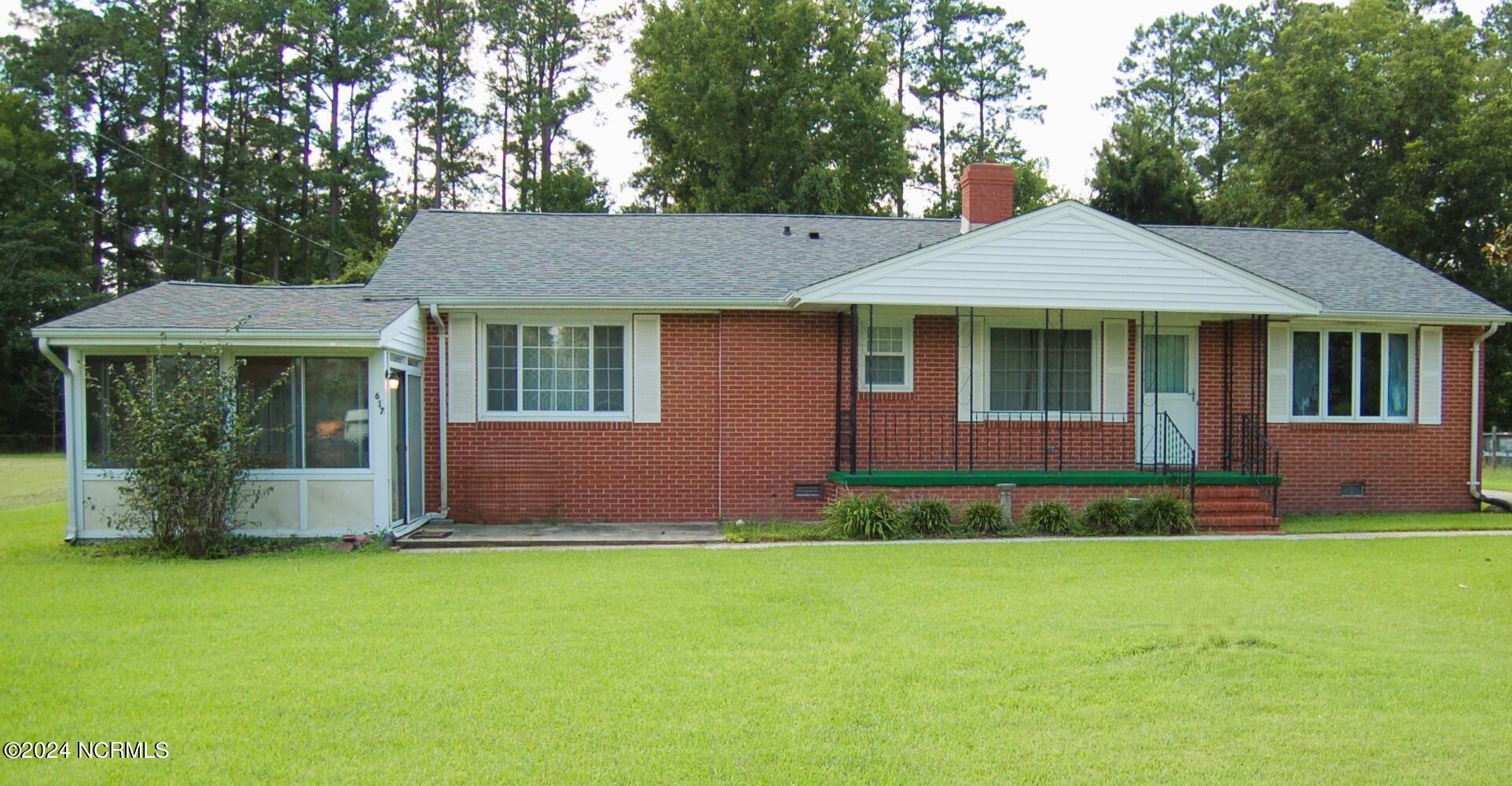 617 Lee Drive Havelock, NC 28532 - Photo 1 of 20 Beautiful brick 3 bedroom home with a bonus and sunroom. Detached 2 car garage and large fenced yard.