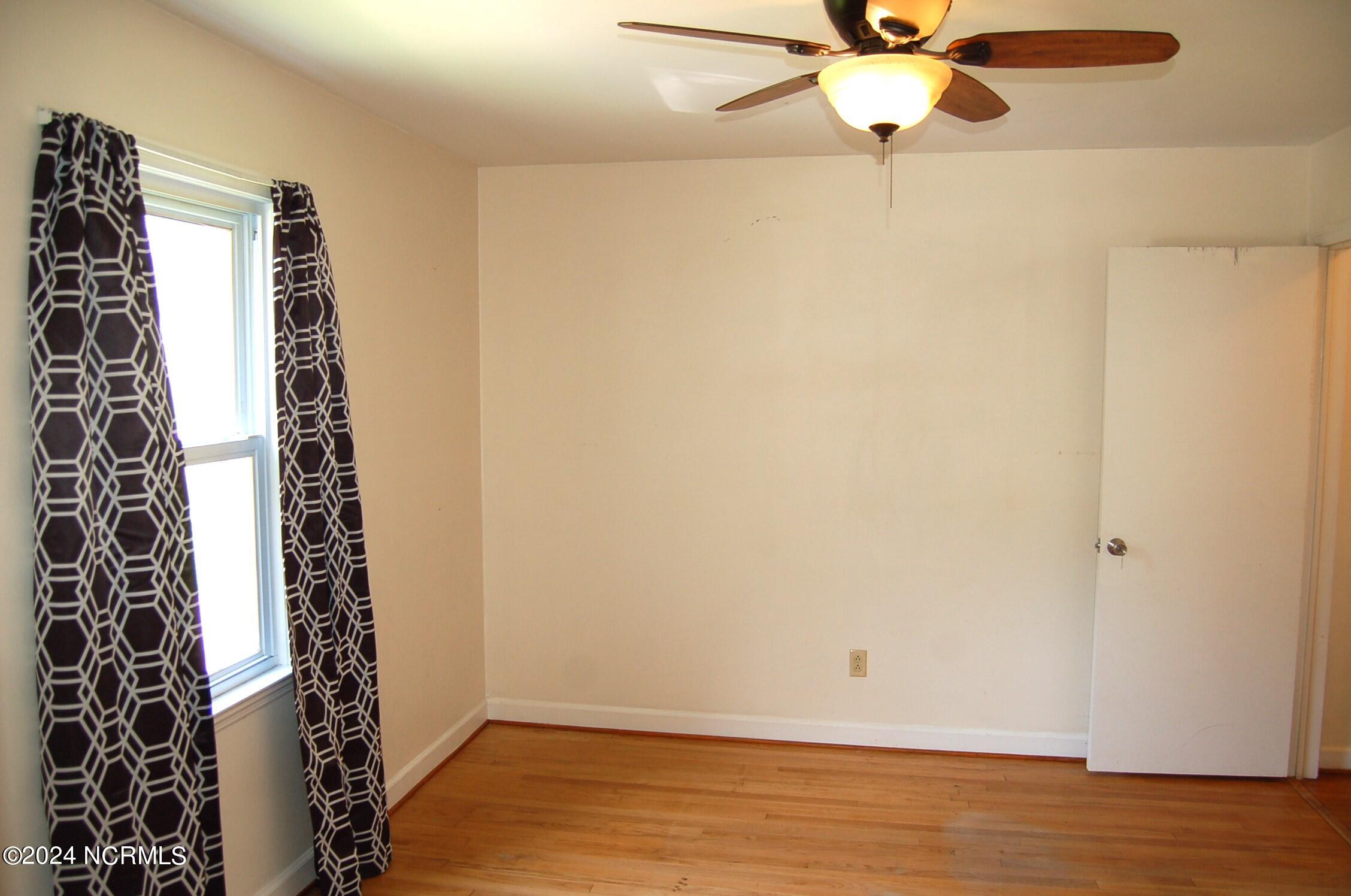 617 Lee Drive Havelock, NC 28532 - Photo 11 of 20 The master bedroom has an amazing attached bath with a walk in closet and another closet as well.