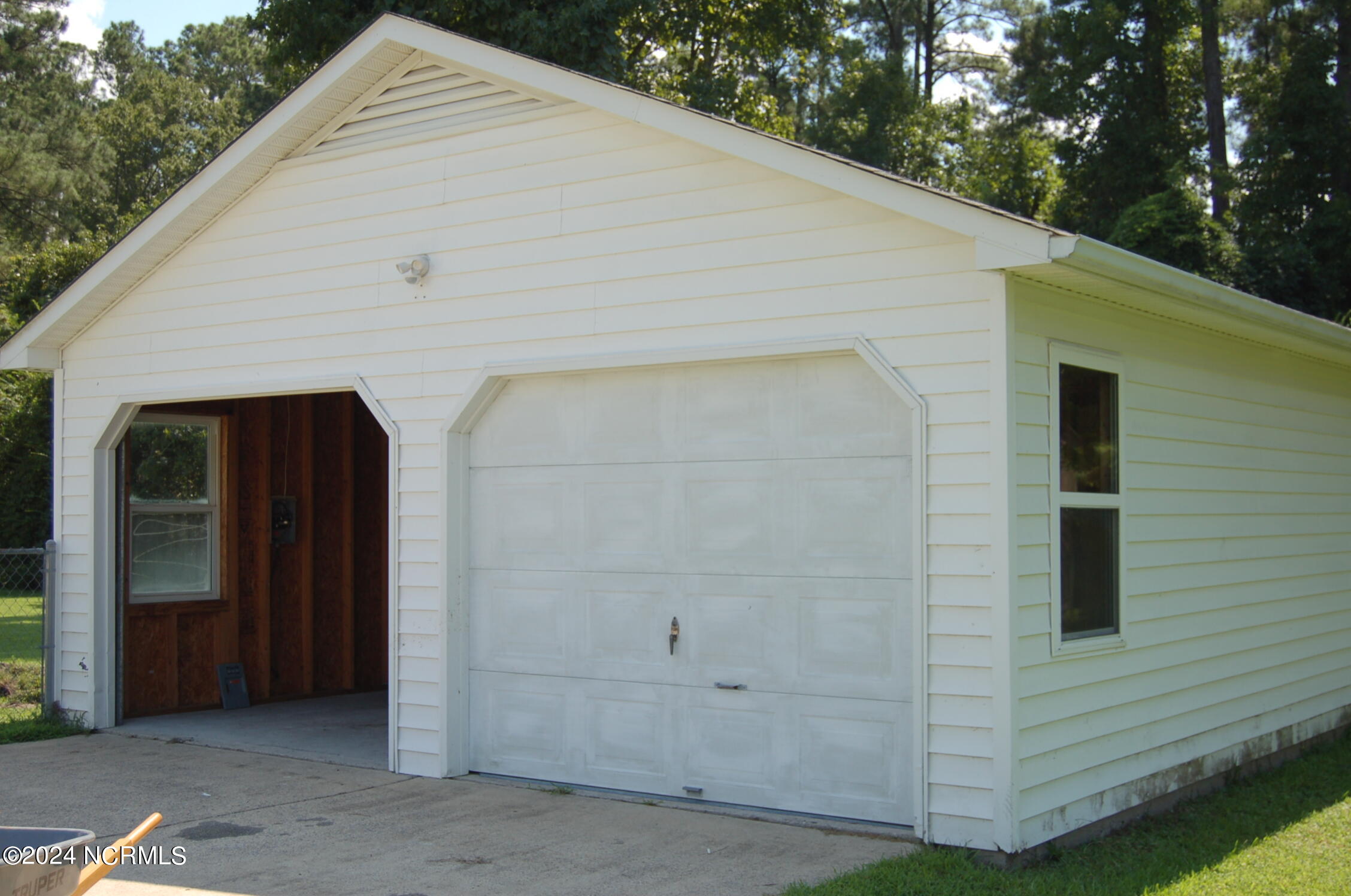 617 Lee Drive Havelock, NC 28532 - Photo 4 of 20 Detached 2 car garage with electricity. Has 2 windows and a rear door which opens to the yard.