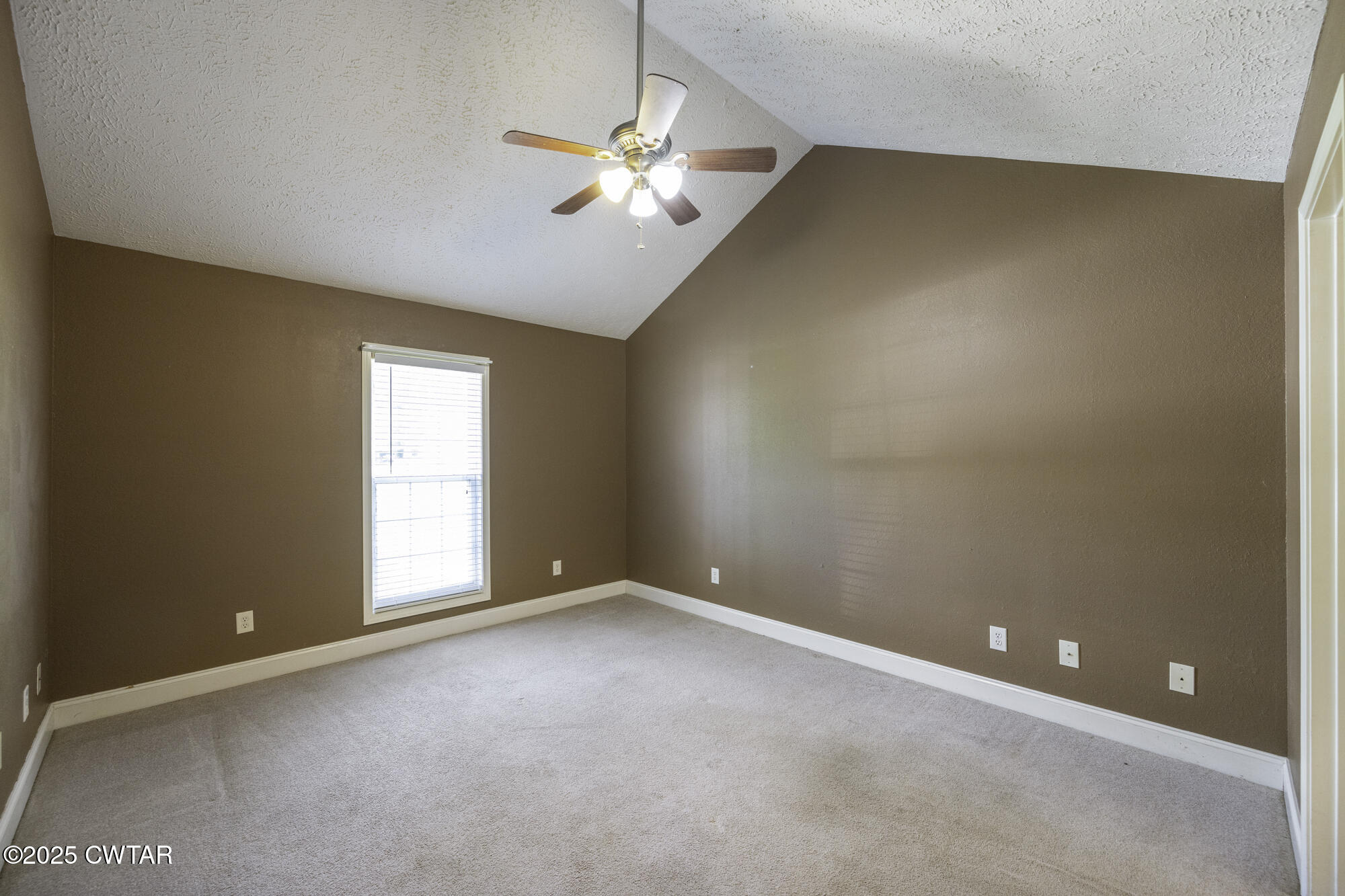 175 Turtle Creek Road Lexington, TN 38351 - Photo 12 of 23 Cathedral Ceilings