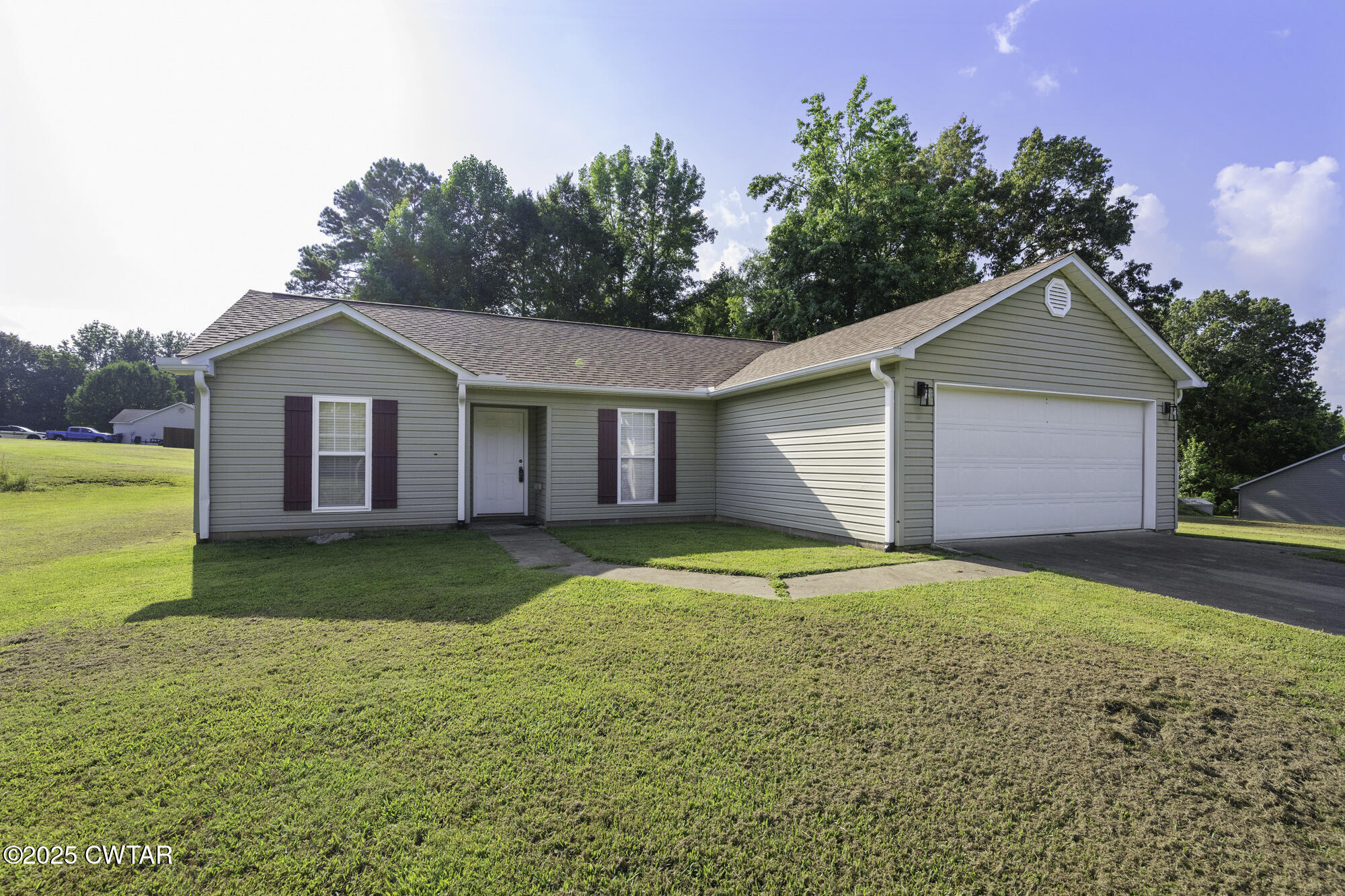 175 Turtle Creek Road Lexington, TN 38351 - Photo 2 of 23 2-Car Garage