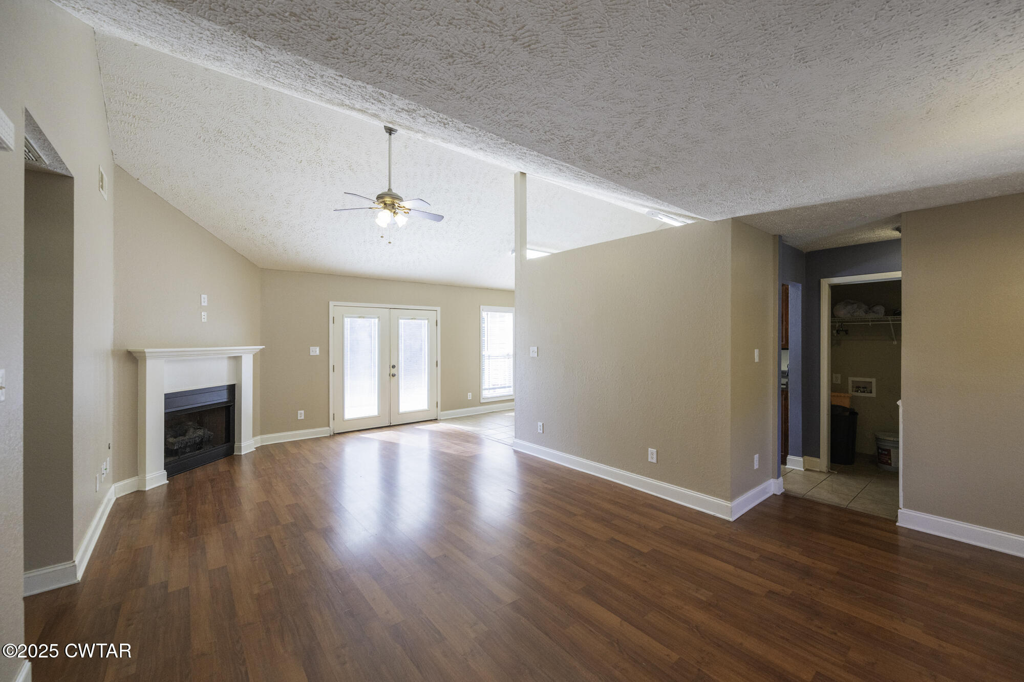 175 Turtle Creek Road Lexington, TN 38351 - Photo 4 of 23 Living Room