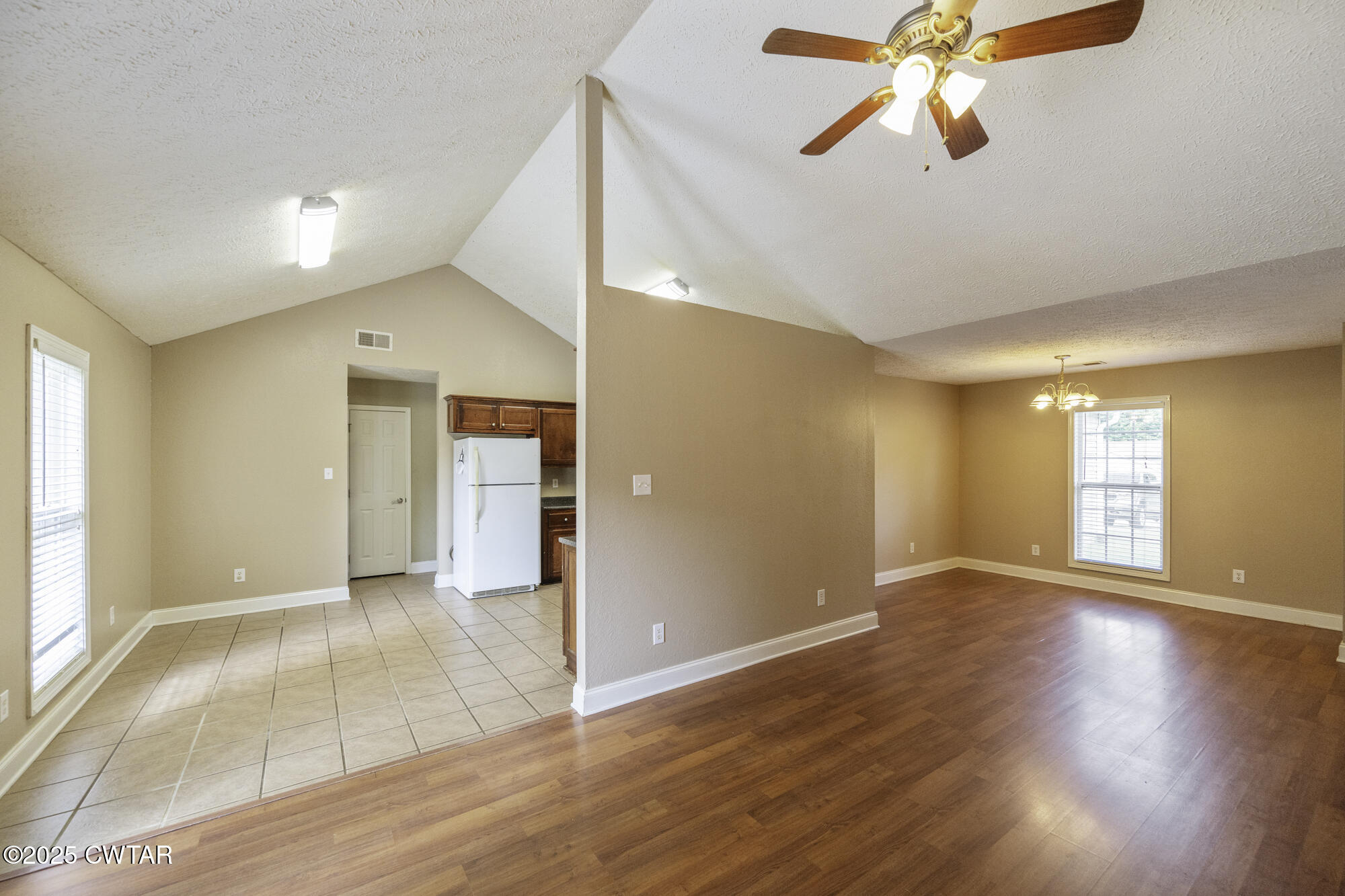 175 Turtle Creek Road Lexington, TN 38351 - Photo 5 of 23 Cathedral Ceilings