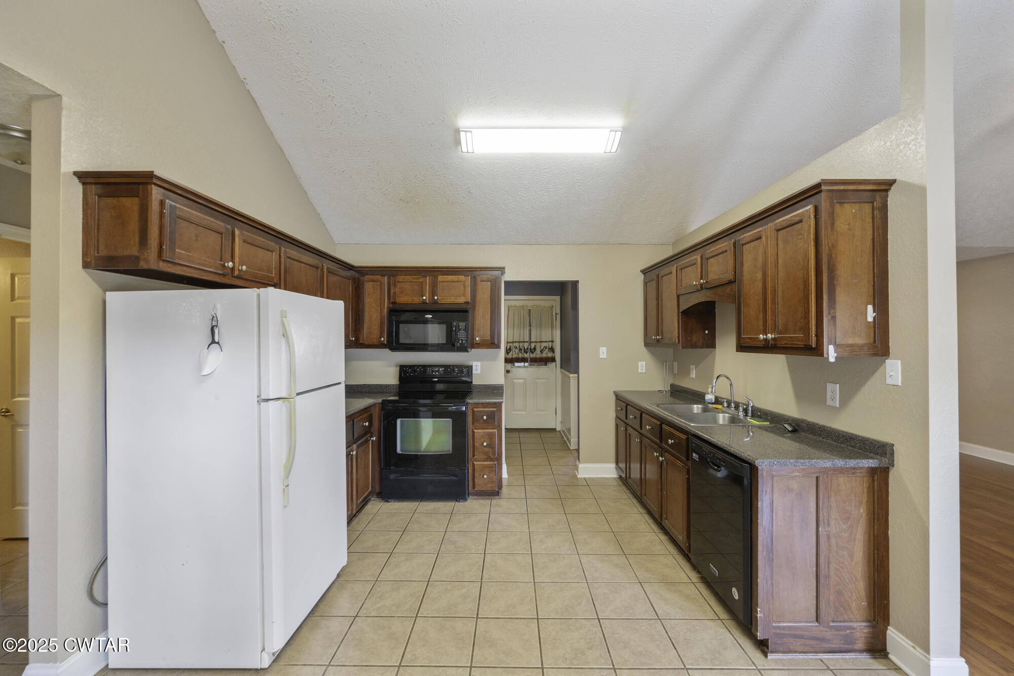 175 Turtle Creek Road Lexington, TN 38351 - Photo 8 of 23 Kitchen