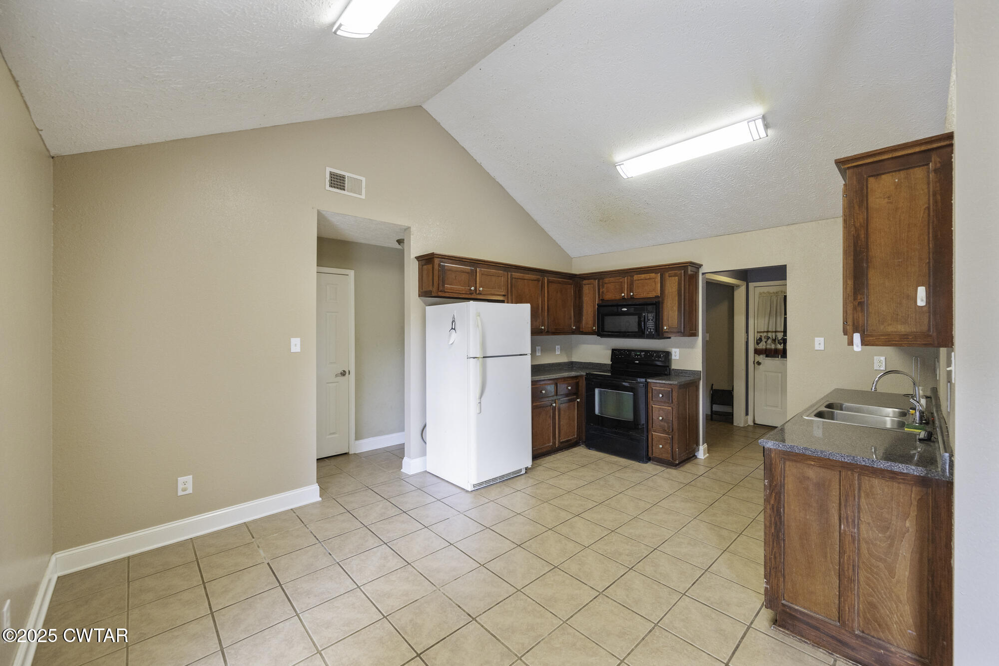 175 Turtle Creek Road Lexington, TN 38351 - Photo 10 of 23 Spacious