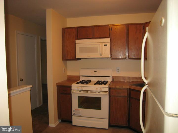 2304 Eagle Row Evesham, NJ 08053 - Photo 4 of 17 Kitchen