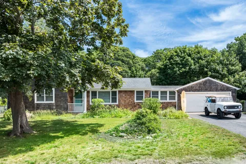$987,000 | 27 West Side Avenue, East Quogue, NY 11942