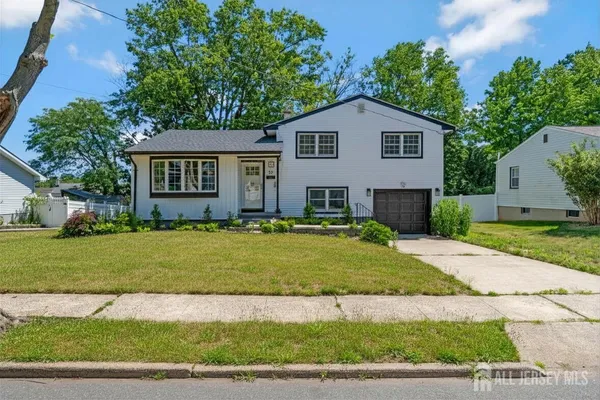 $695,000 | 33 Larchmont Road, Edison, NJ 08837