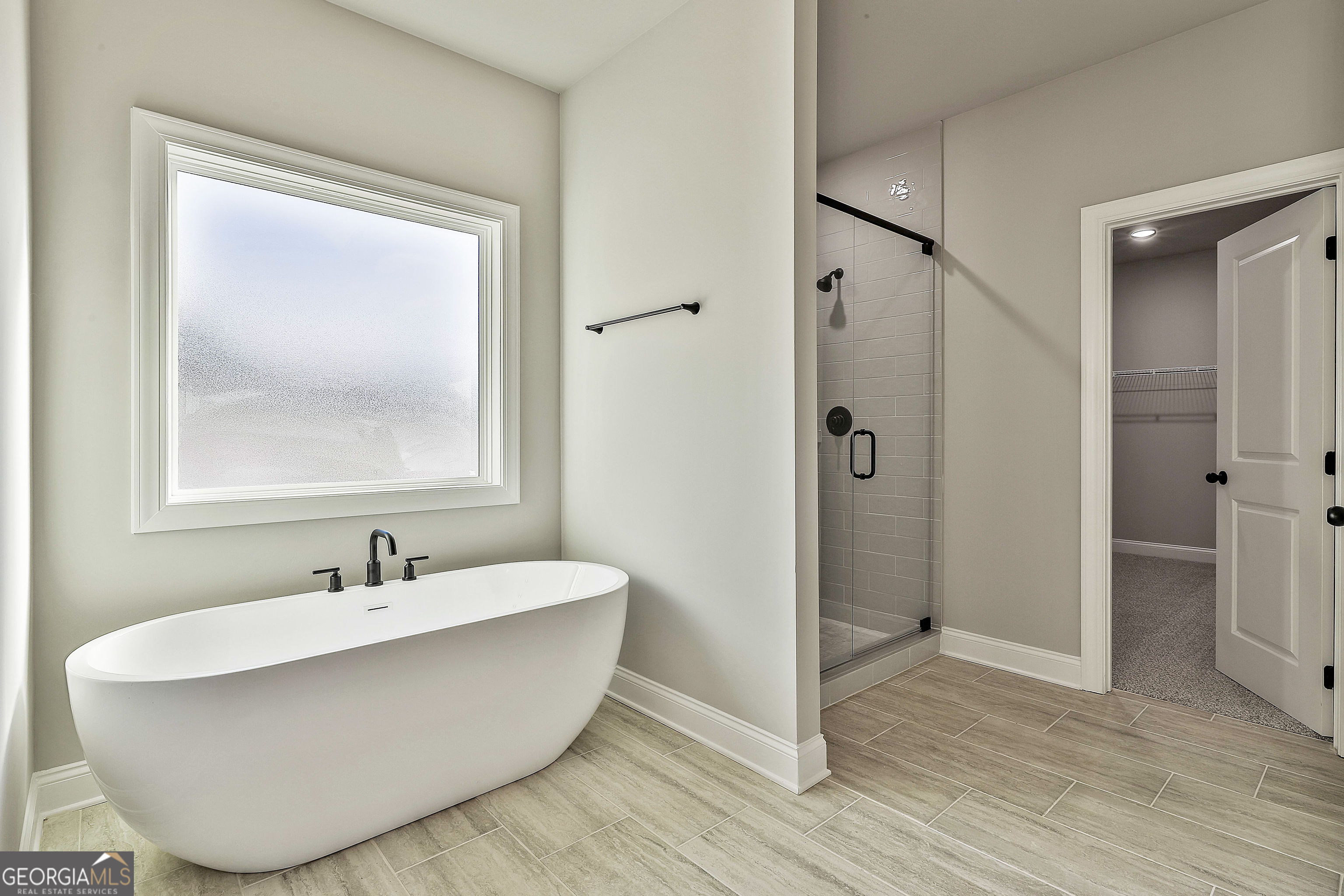 174 Tattersall Way, Unit 5100 Senoia, GA 30276 - Photo 30 of 40 a bathroom with a bathtub and shower