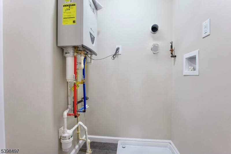 32 Garibaldi Avenue, Unit 3 Newark, NJ 07114 - Photo 11 of 20