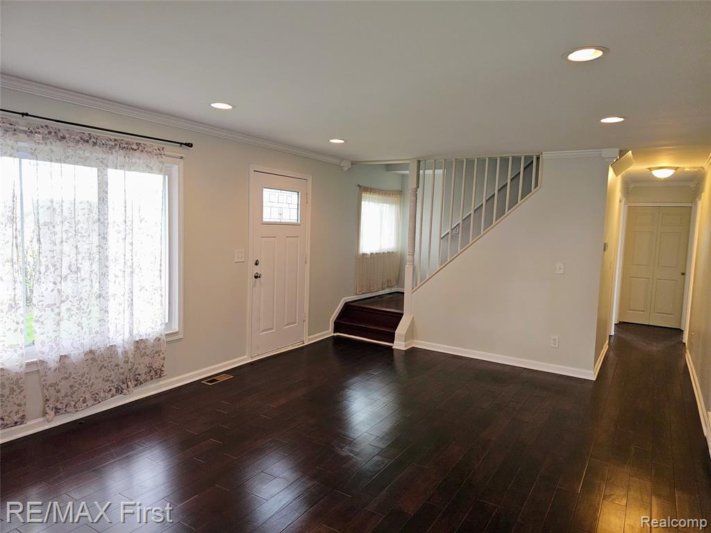 47564 Ryan Road Utica, MI 48317 - Photo 5 of 20