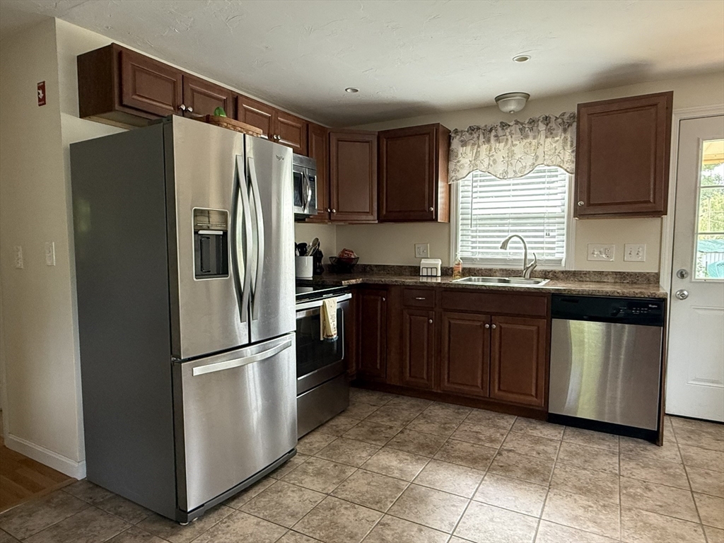 98 Indian Run Road Bellingham, MA 02019 - Photo 5 of 17