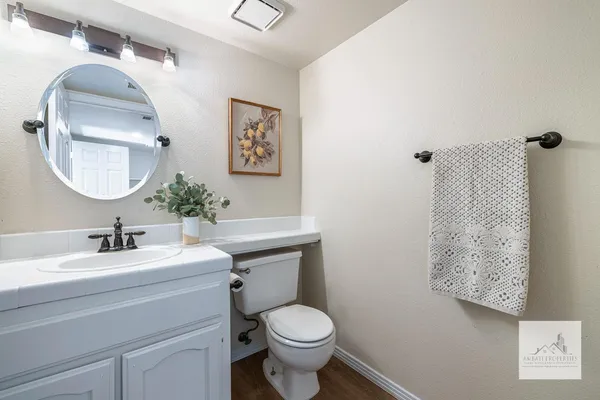 $2,895 | 805 East Buckhill Road, Fresno, CA 93720