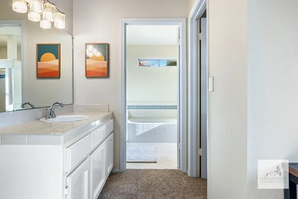 $2,895 | 805 East Buckhill Road, Fresno, CA 93720