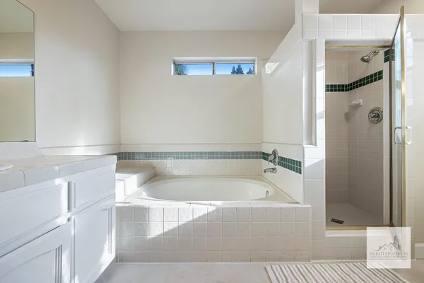 $2,895 | 805 East Buckhill Road, Fresno, CA 93720