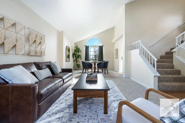 $2,895 | 805 East Buckhill Road, Fresno, CA 93720