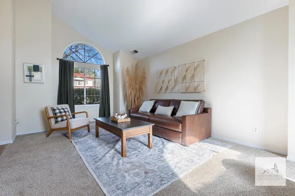 $2,895 | 805 East Buckhill Road, Fresno, CA 93720