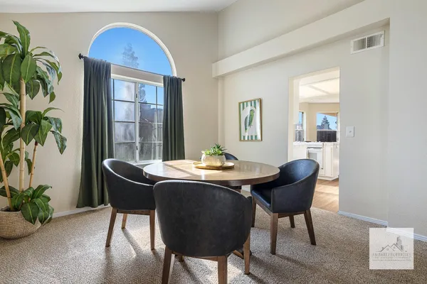 $2,895 | 805 East Buckhill Road, Fresno, CA 93720