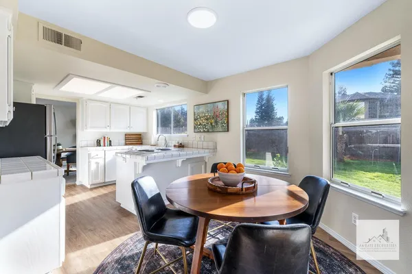 $2,895 | 805 East Buckhill Road, Fresno, CA 93720