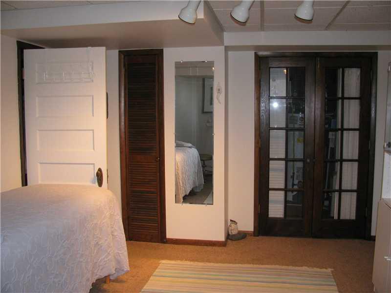 508 Yale Road Thornburg, PA 15205 - Photo 21 of 25 Den.