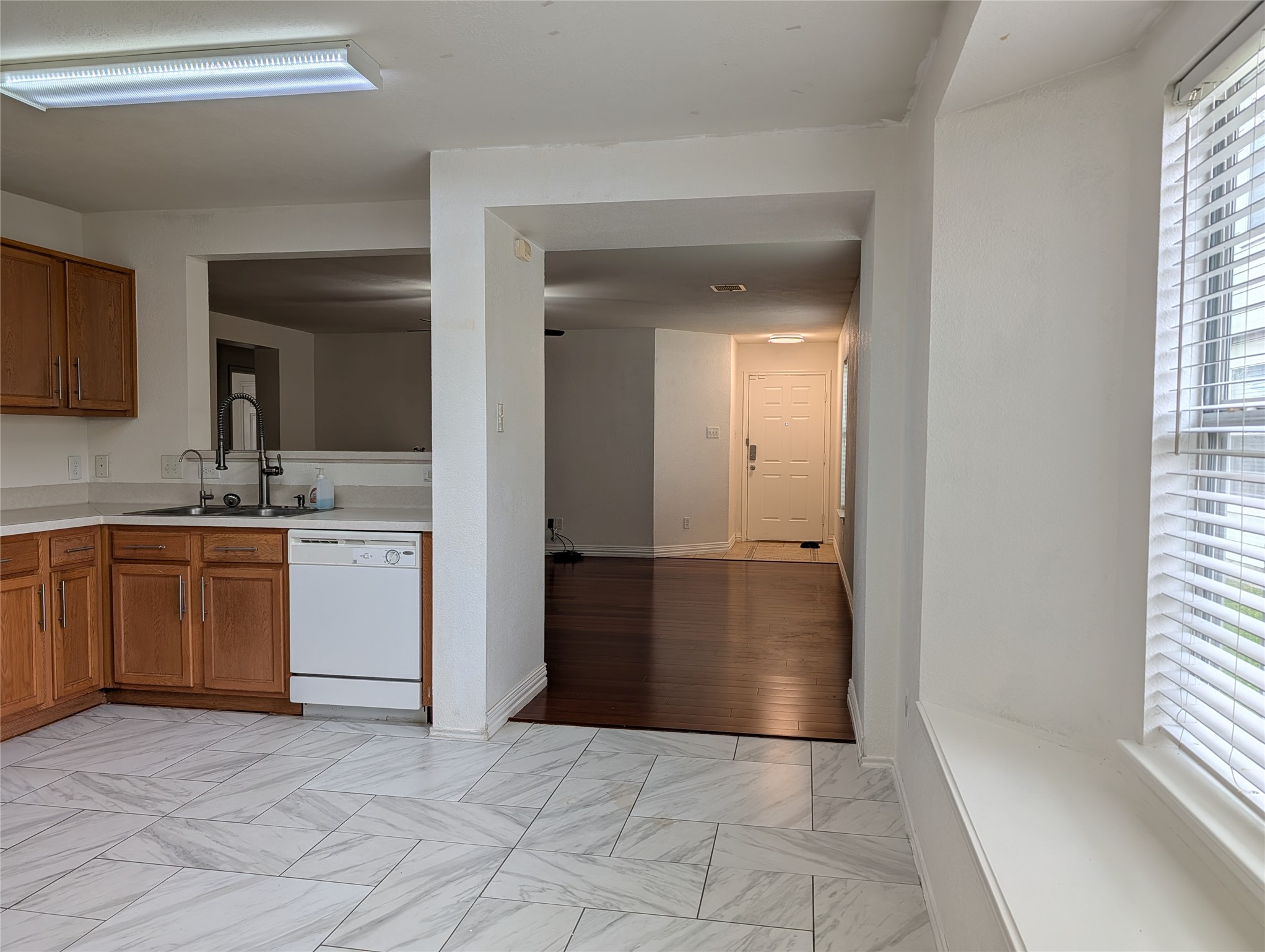 11663 Quinn Ridge Way Houston, TX 77038 - Photo 7 of 17