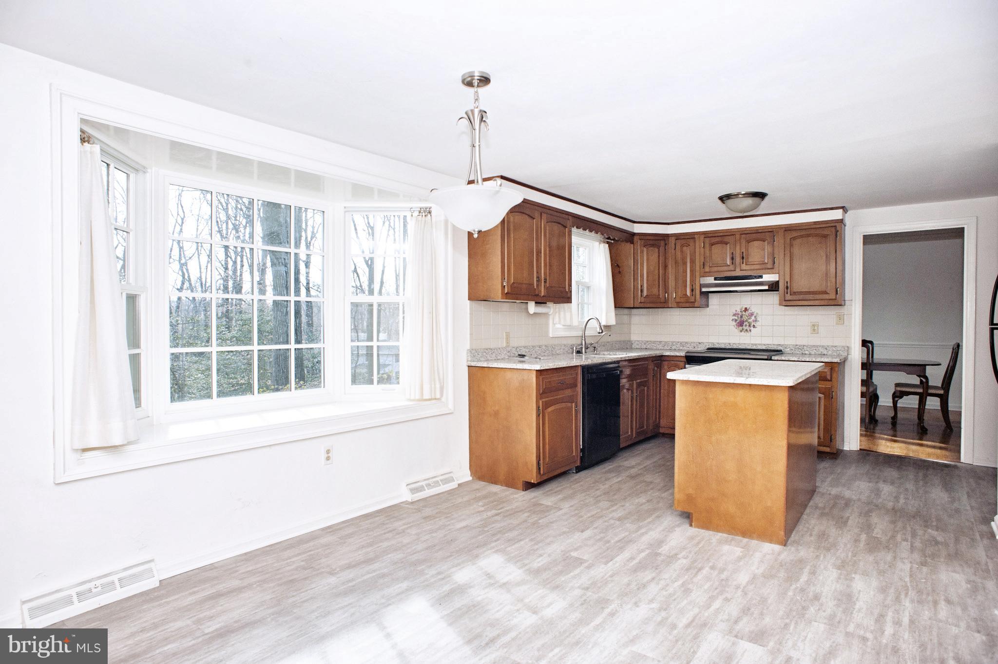 95 Chautaugua Road Arnold, MD 21012 - Photo 4 of 30 Kitchen
