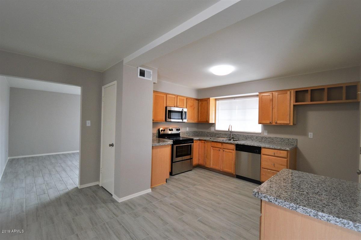 3832 West Lamar Road Phoenix, AZ 85019 - Photo 6 of 24 DSC_1116