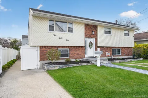 $949,000 | 463 Louis Avenue, Floral Park, NY 11001