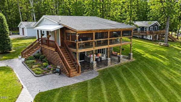 $1,155,000 | 118 Paradise Point, Macon, NC 27551