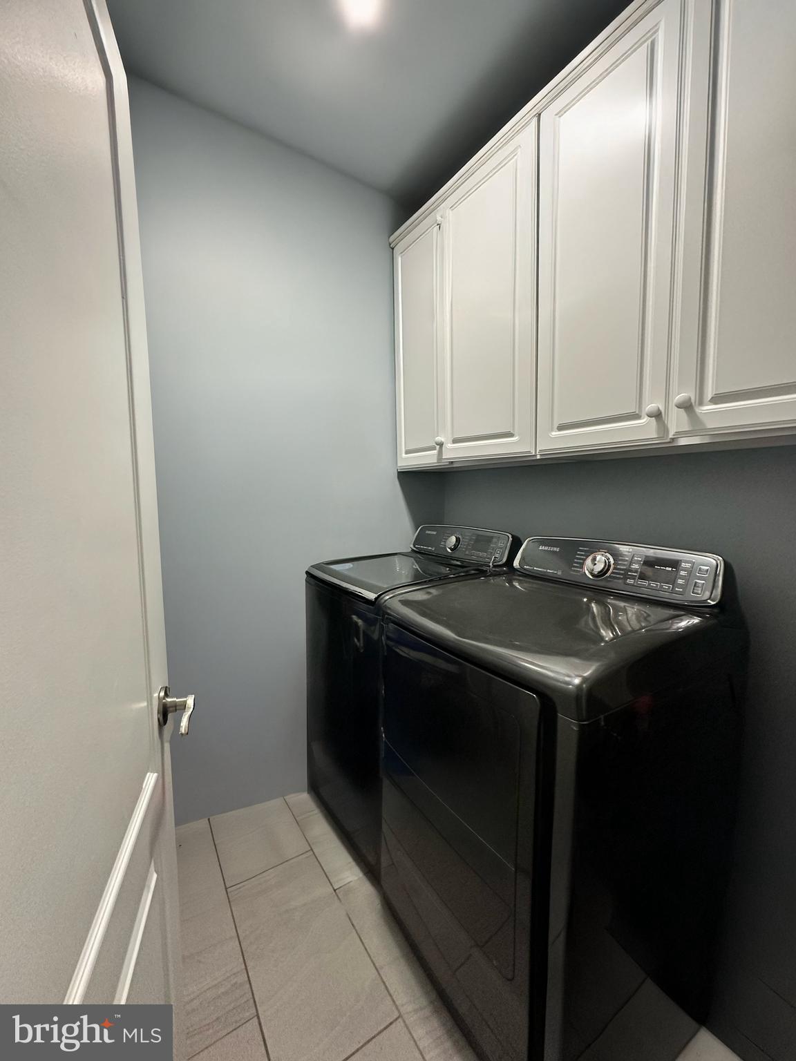 7444 Riding Meadow Way Manassas, VA 20111 - Photo 20 of 36 a utility room with granite countertop a sink