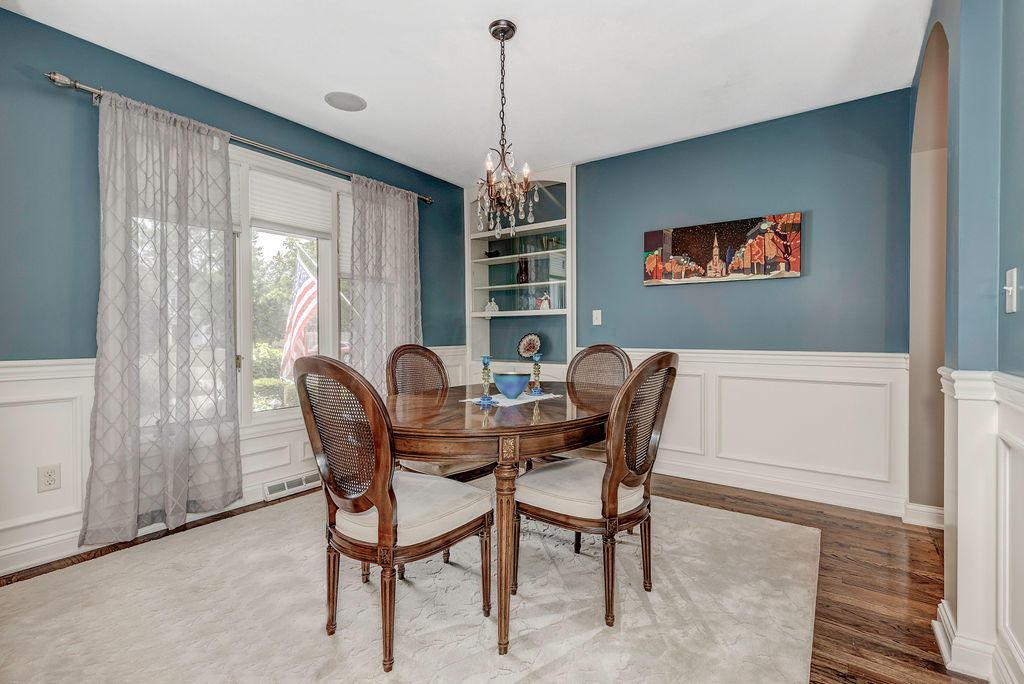 1374 Windham Road Columbus, OH 43220 - Photo 12 of 43