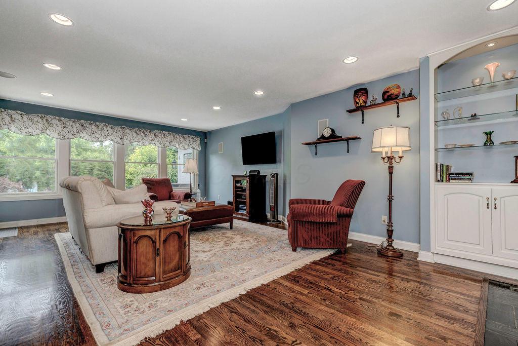 1374 Windham Road Columbus, OH 43220 - Photo 13 of 43