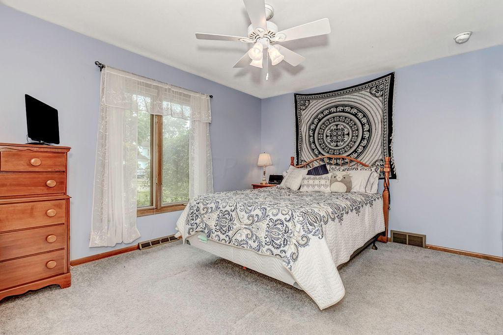 1374 Windham Road Columbus, OH 43220 - Photo 25 of 43