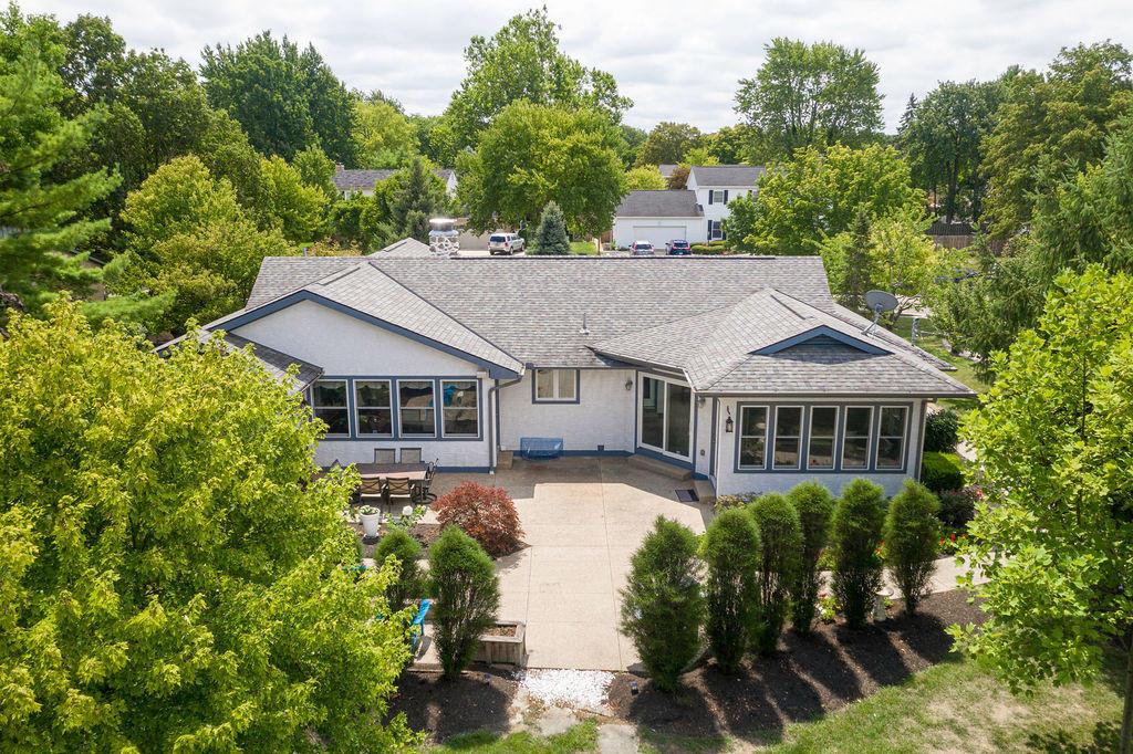 1374 Windham Road Columbus, OH 43220 - Photo 3 of 43