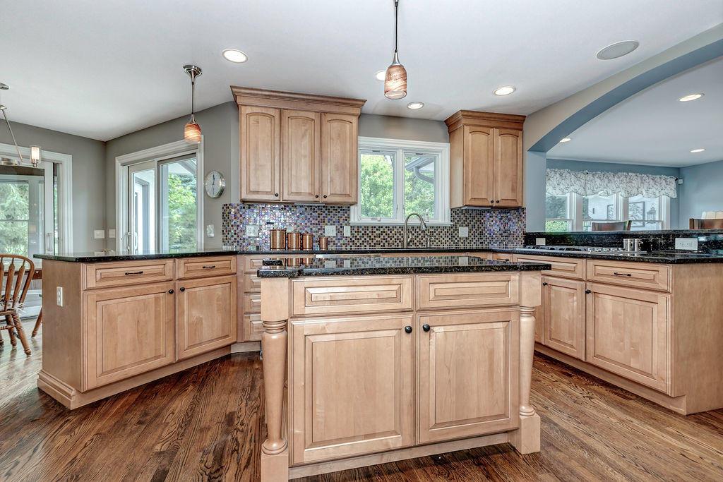 1374 Windham Road Columbus, OH 43220 - Photo 6 of 43