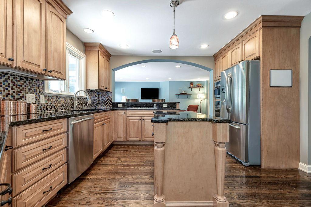 1374 Windham Road Columbus, OH 43220 - Photo 7 of 43