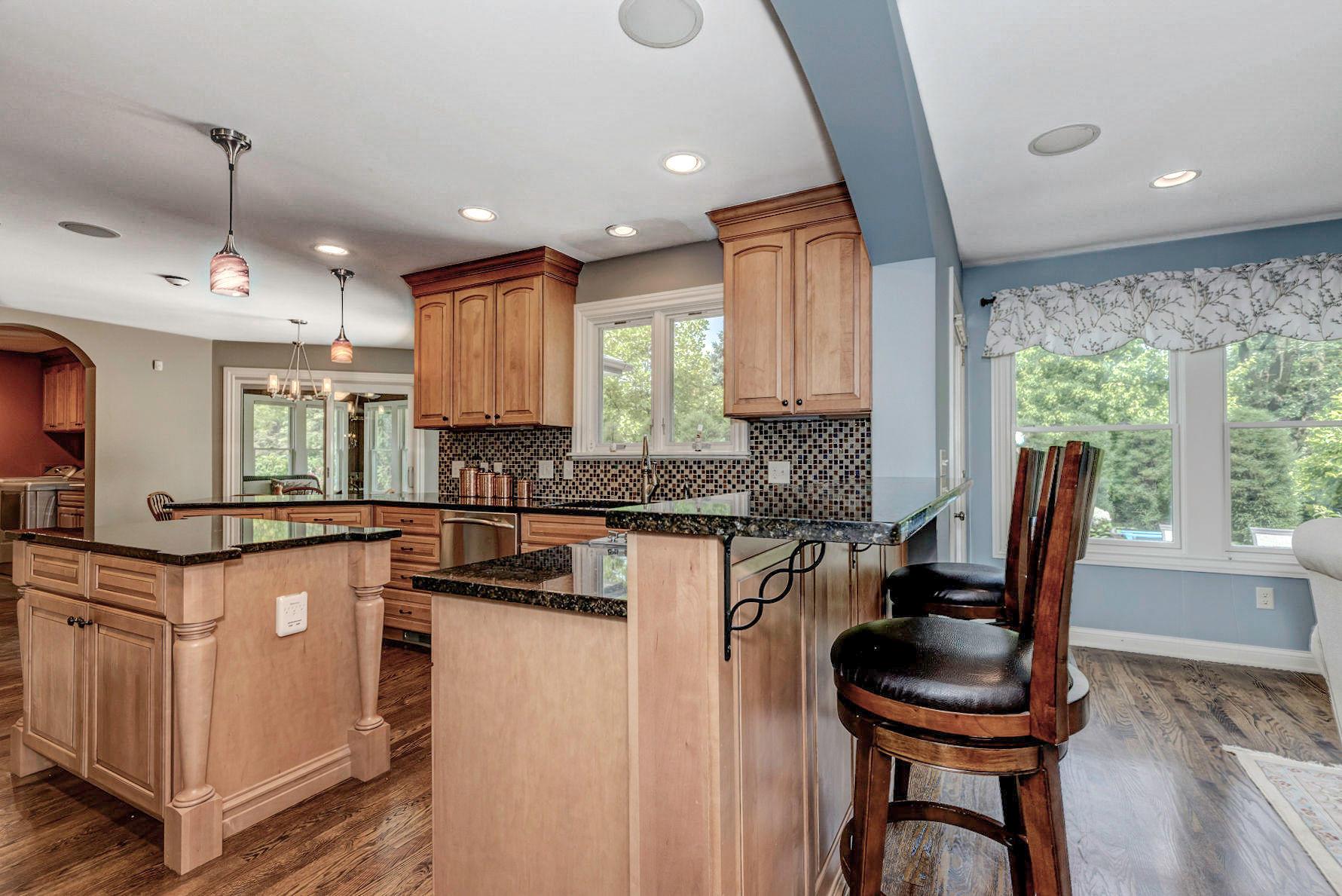 1374 Windham Road Columbus, OH 43220 - Photo 8 of 43
