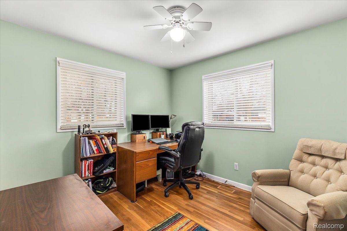 17523 Rougeway Street Livonia, MI 48152 - Photo 17 of 28 Gallery Image 17