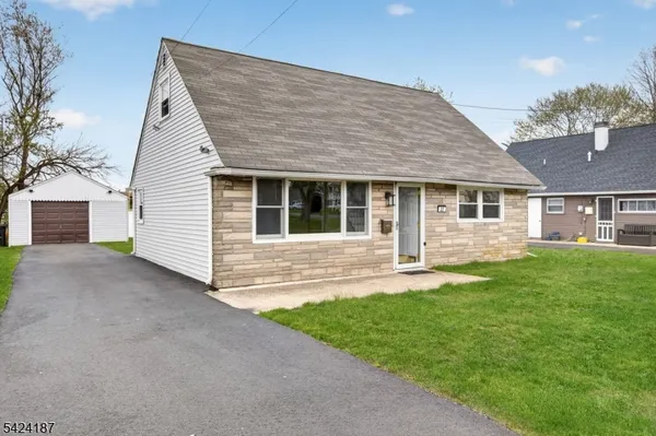 $375,000 | 22 Farrell Avenue, Ewing, NJ 08618
