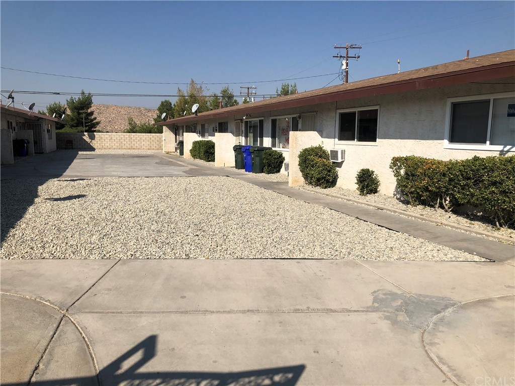 15868 Tuscola Road Apple Valley, CA 92307 - Photo 1 of 1 a front view of a house with a yard