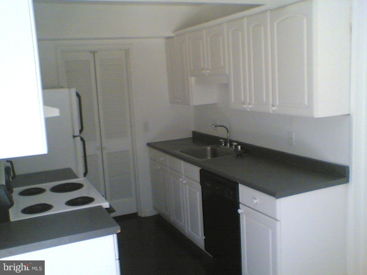 11659 Stoneview Square, Unit 2B Reston, VA 20191 - Photo 8 of 9 Kitchen