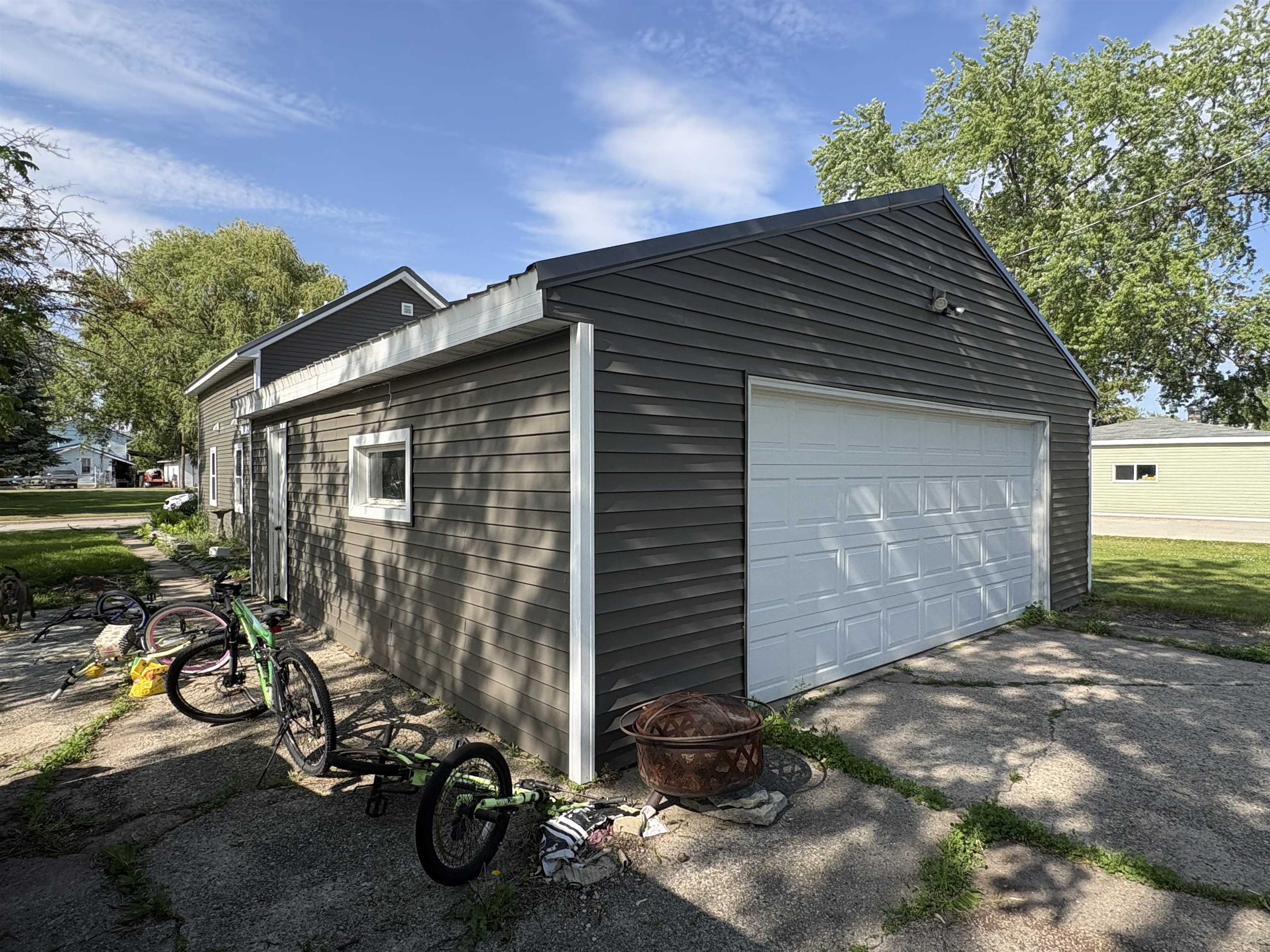 306 2nd Street Oconto, WI 54153 - Photo 5 of 42