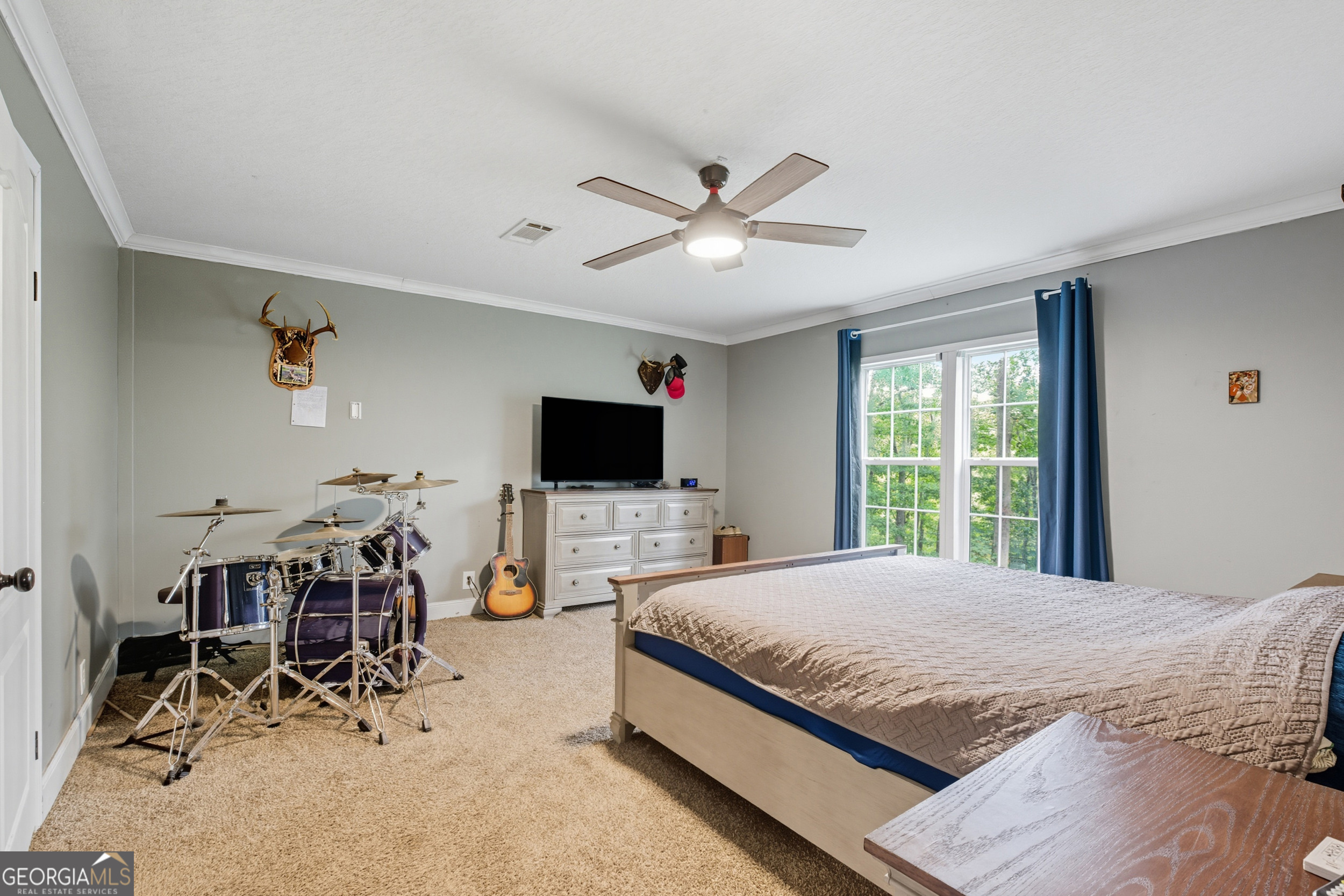 567 Cherokee Road Toccoa, GA 30577 - Photo 9 of 32 a bedroom with a bed and a flat screen tv